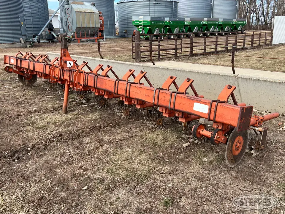 Allis-Chalmers 115 Row Crop Cultivator
