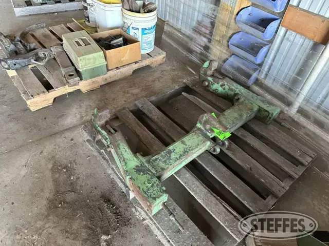 John Deere Cat 2