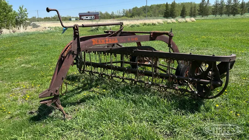 New Idea 400 Rake