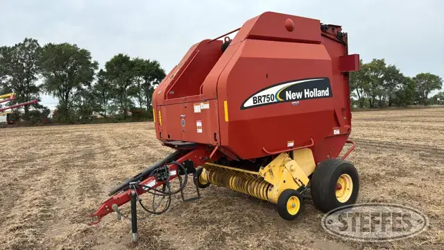 2004 New Holland BR750