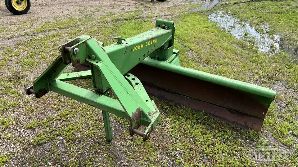 John Deere 115 Straight Blade