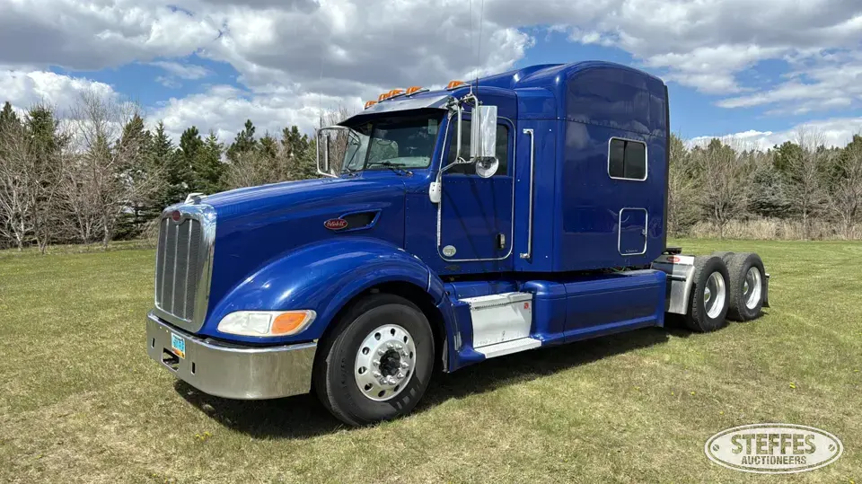 2010 Peterbilt 386 Conventional Truck with Sleeper