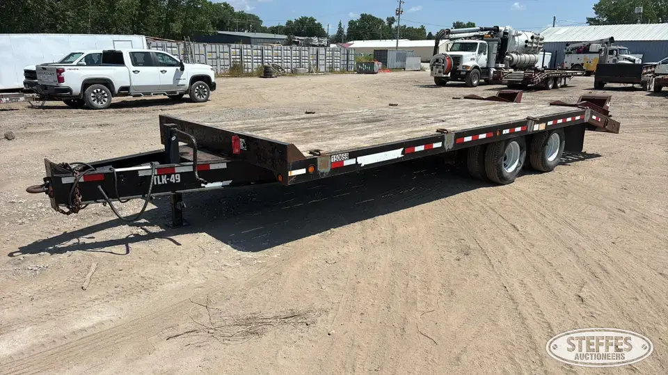 2015 Towmaster T-20 Flatbed Trailer