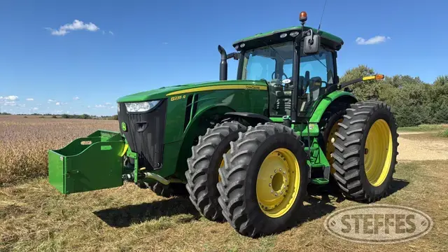 2013 John Deere 8235R