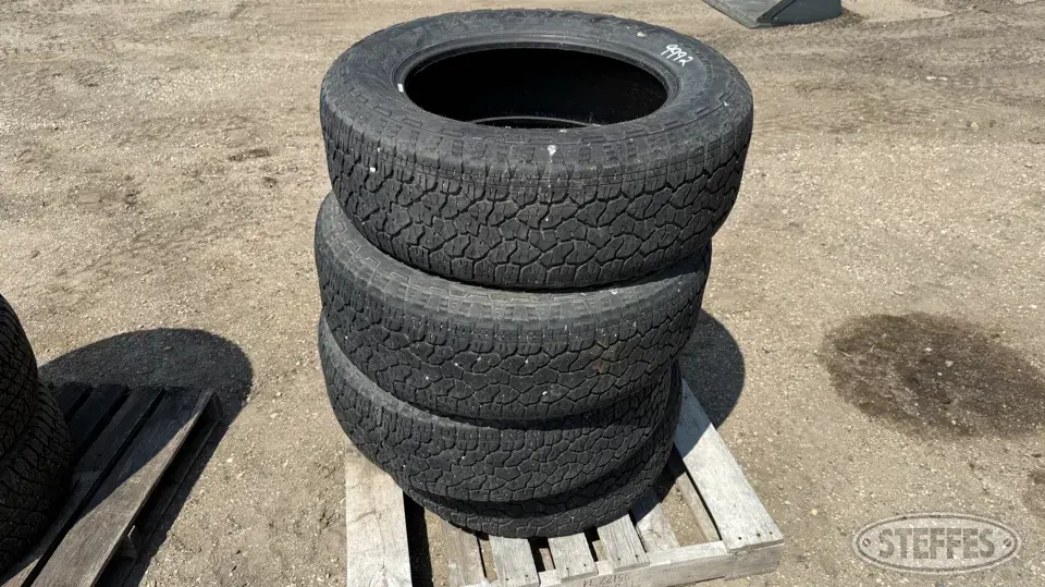(4) Goodyear Wrangler 275/60R20 tires Passenger-Light Truck Tire