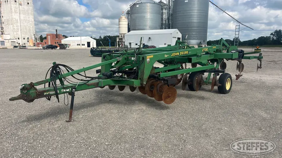 John Deere 2700 Ripper