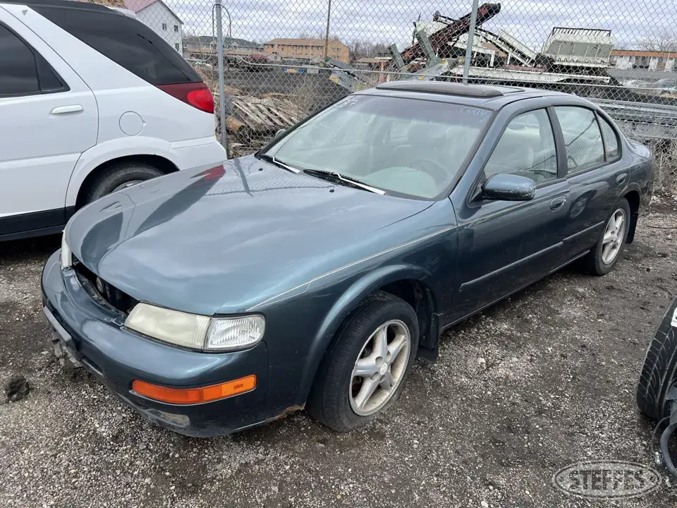 1997 Nissan Maxima GLE Car
