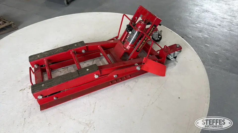 Torin Big Red Jacks ATV/motorcycle lift General Tools and Shop Supply