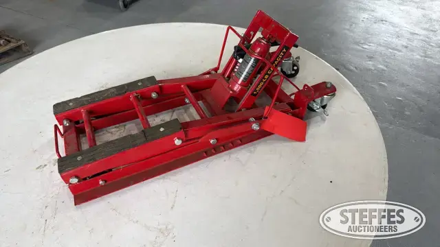 Torin Big Red Jacks ATV/motorcycle lift
