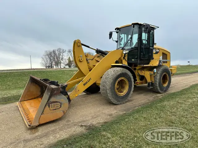2017 CAT 926M
