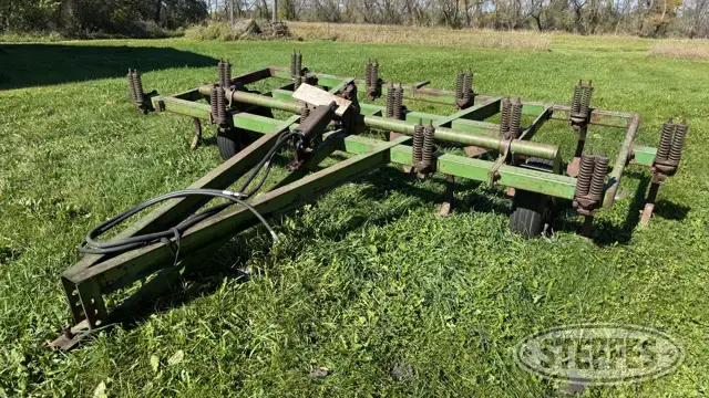 John Deere 100