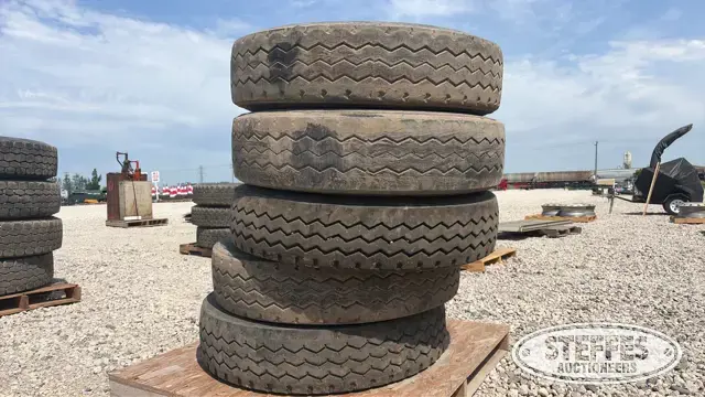 (5) General D660 11R22.5 tires