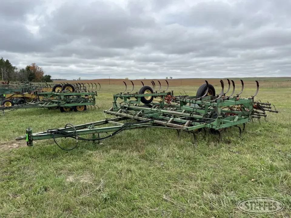 John Deere 1010 Field Cultivator