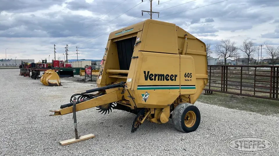 Vermeer 605 Series K Round Baler