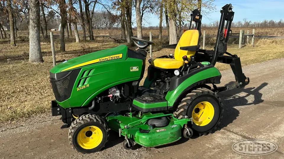 2013 John Deere 1025R MFWD Tractor