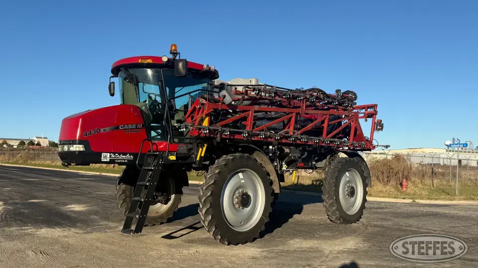 2014 Case IH Patriot 4430 Self-Propelled Sprayer