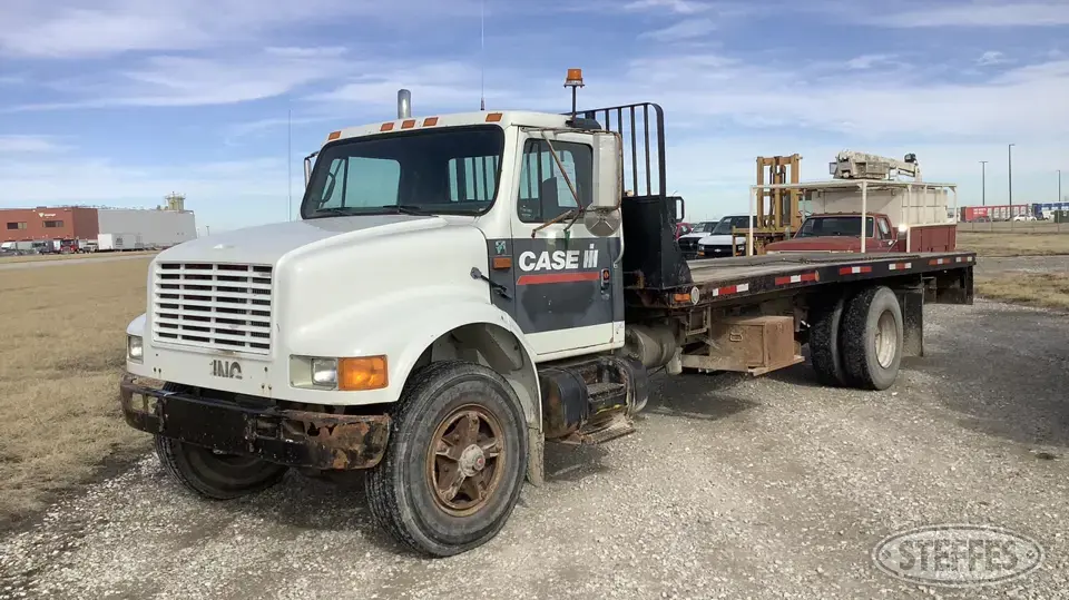 1990 International 4700 Flatbed Truck