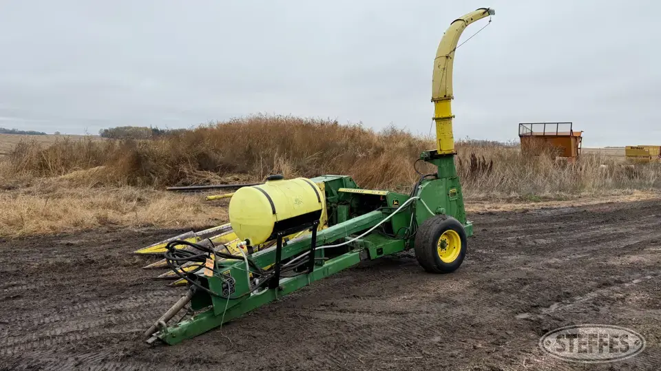 1981 John Deere 3960 Pull-Type Harvester