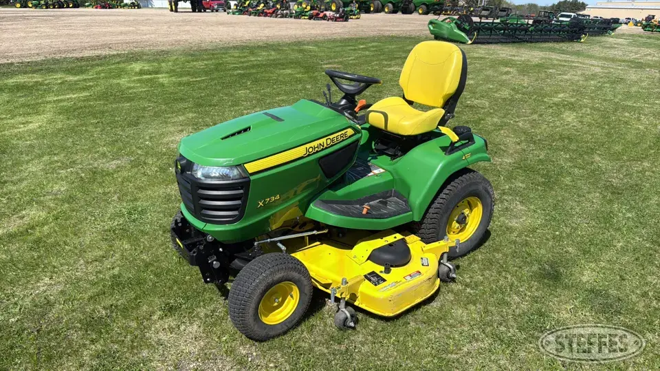 2018 John Deere X734 Lawn Tractor