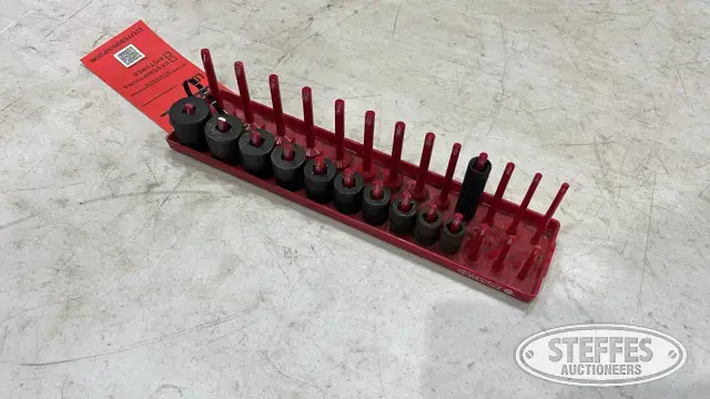Snap-on impact sockets