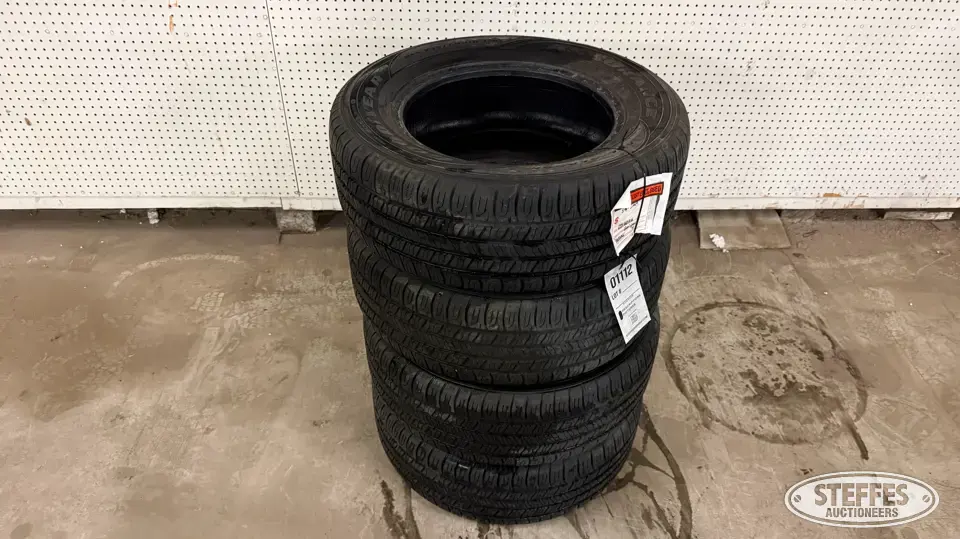 (4) Goodyear Assurance 235/60R16 tires Passenger-Light Truck Tire