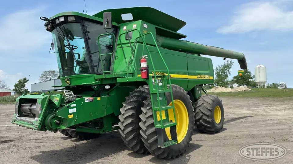 2005 John Deere 9860 STS Combine