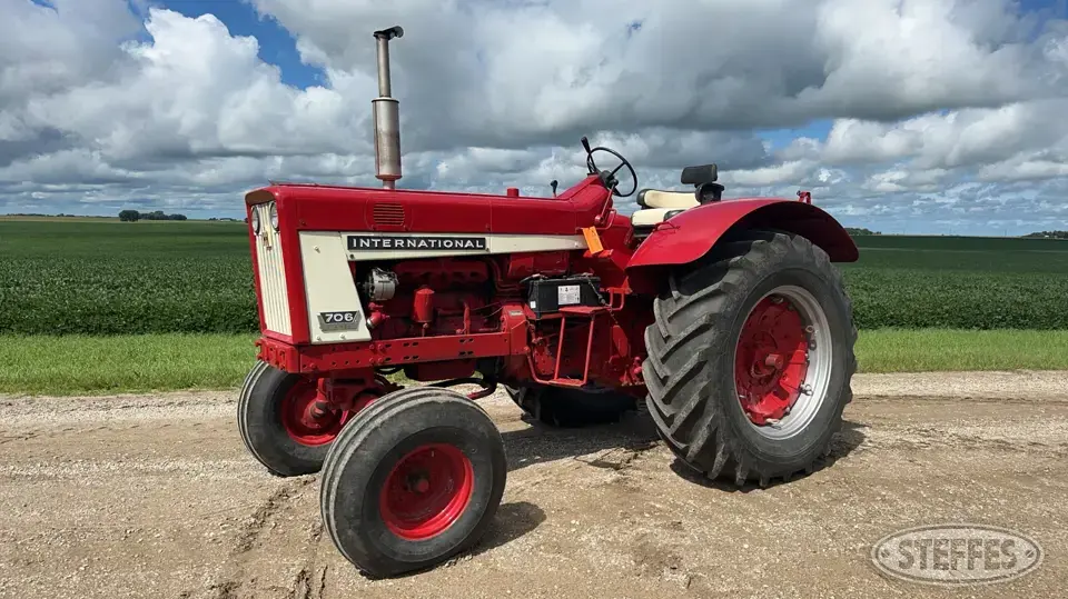 1963 International 706 Wheatland Collectible Show Tractors-Stationary Engine