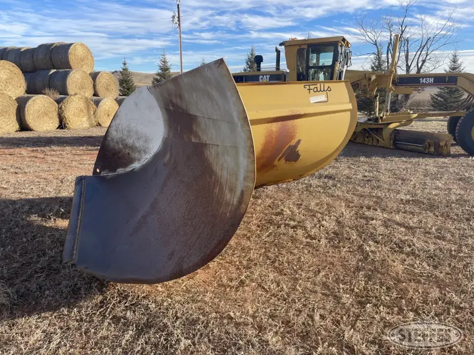 Falls V90 Motor Grader