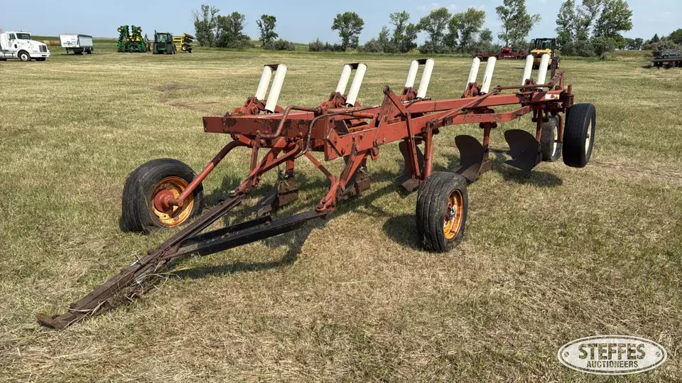 International 770 Plow