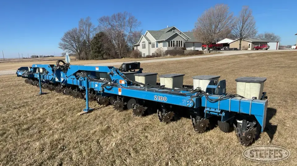 1998 Kinze 2100 12 or More Row Planter