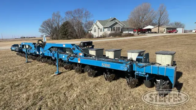 1998 Kinze 2100