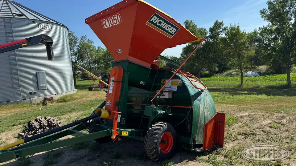 2015 Richiger R1050 Grain Bag Loaders and Unloader