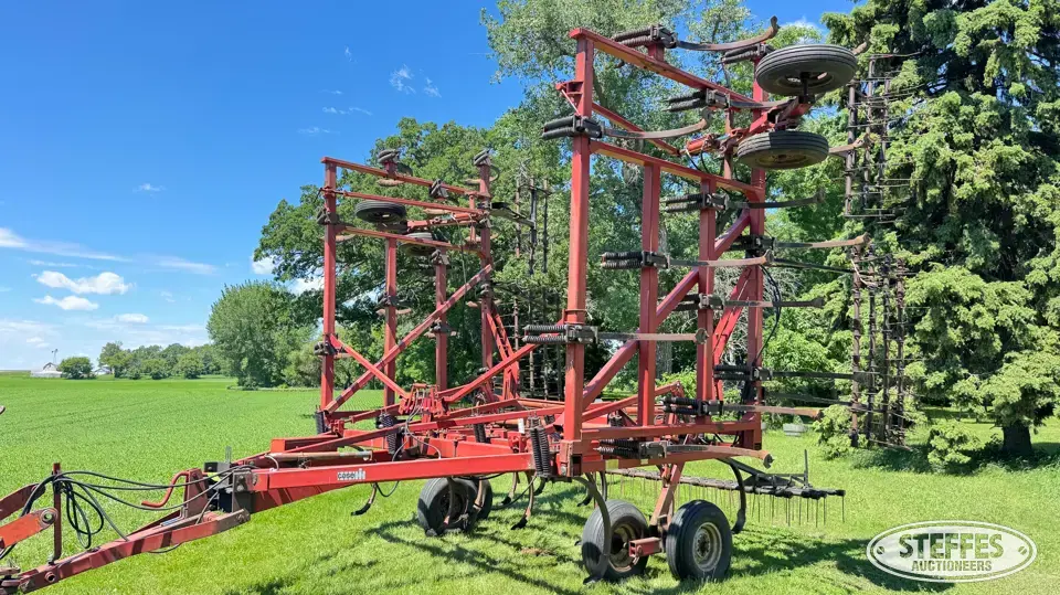 Case IH 5700 Chisel Plow