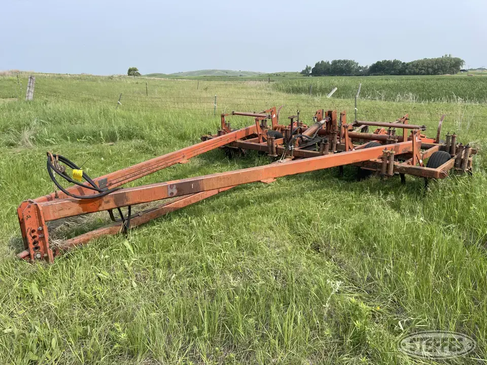 Melroe 550-13 Chisel Plow