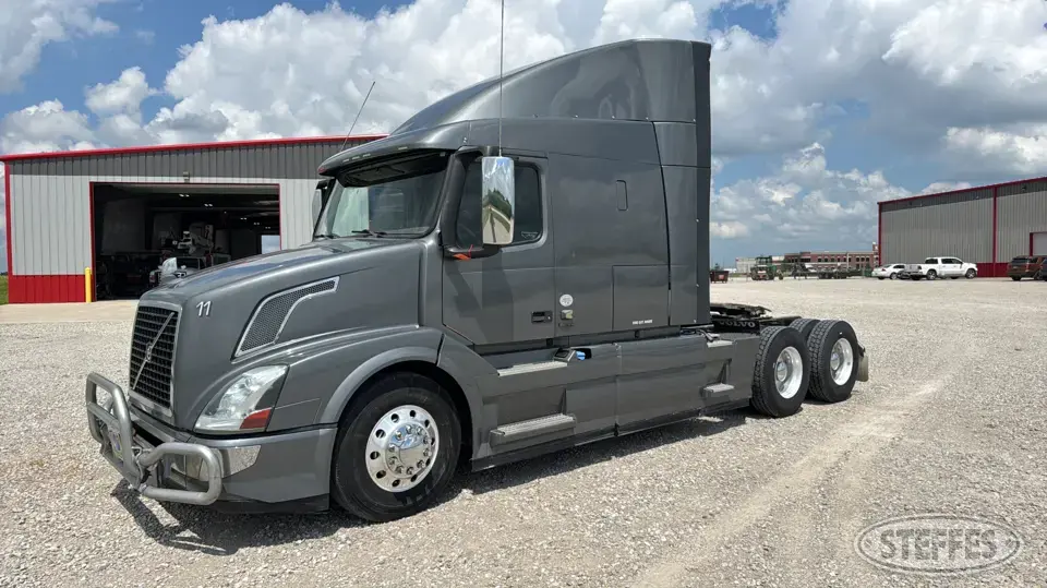 2016 Volvo VNL Conventional Truck with Sleeper