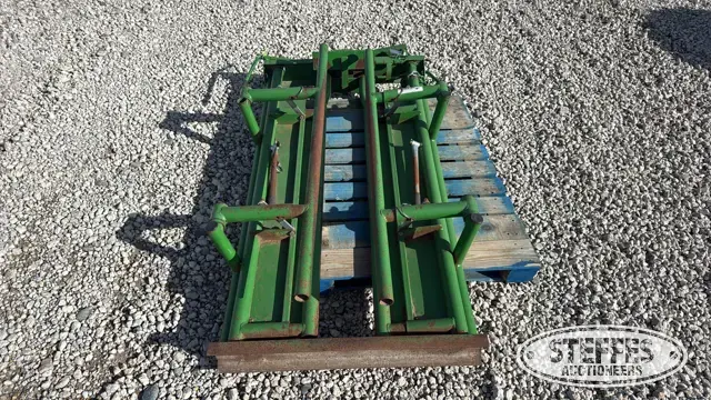Real Tuff cattle head gate