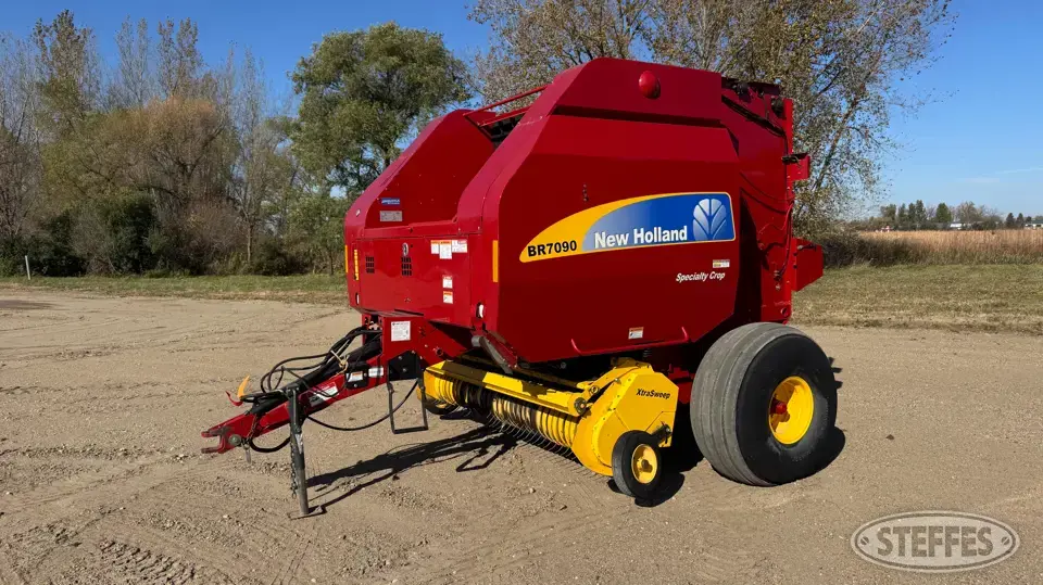 2013 New Holland BR7090 Round Baler
