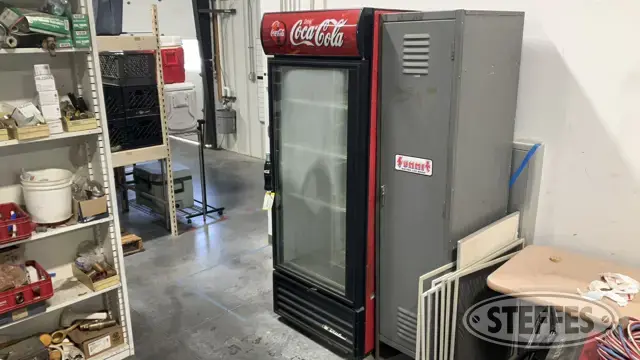 True GDM-26 Display Refrigerator