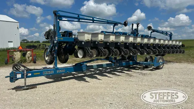 2004 Kinze 3600