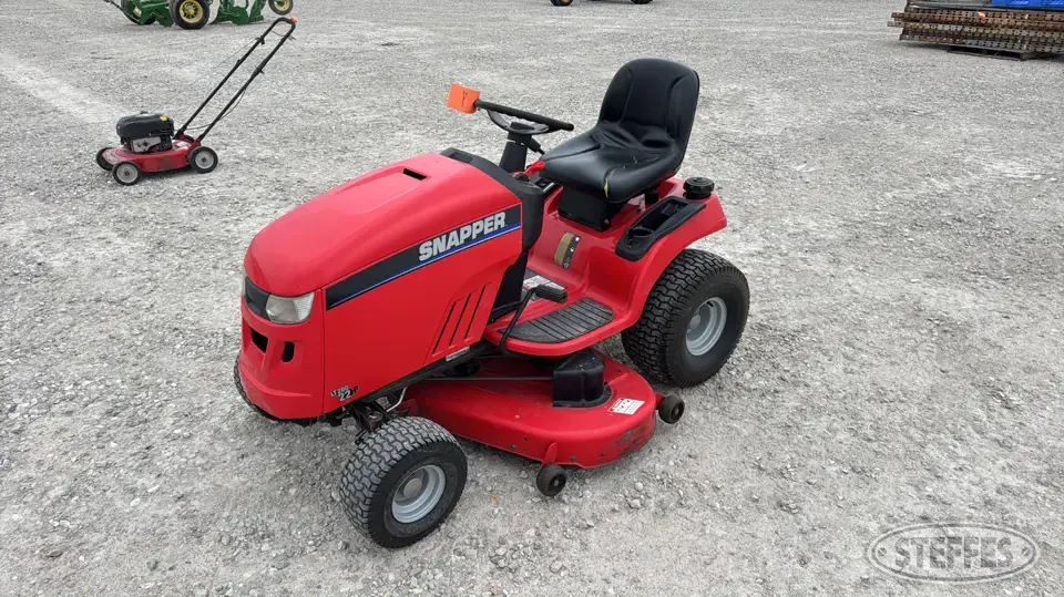 Snapper LT-200 Lawn Tractor
