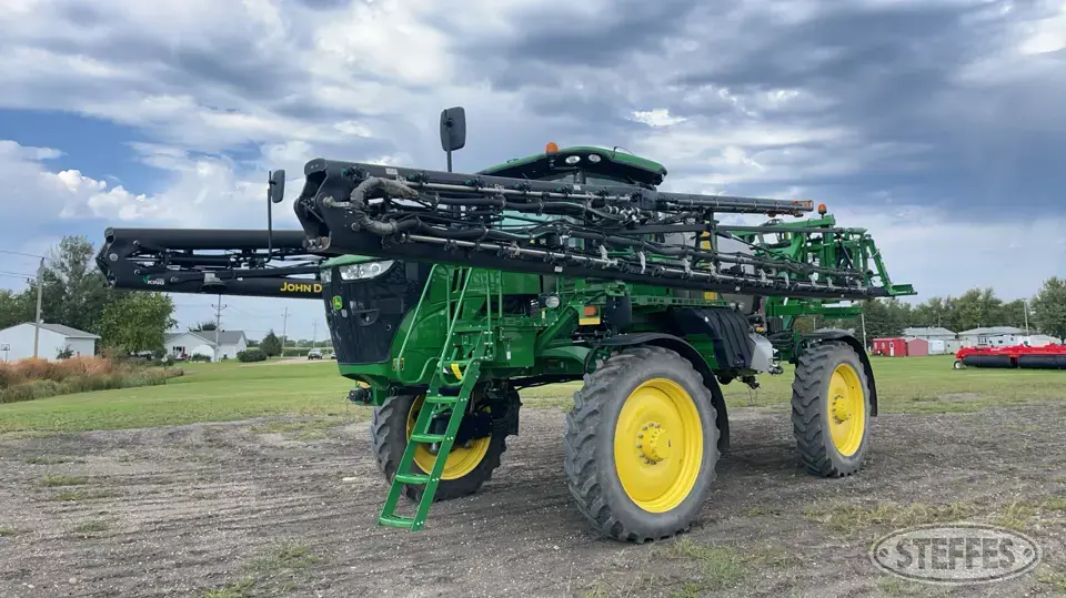 2018 John Deere R4038 Self-Propelled Sprayer