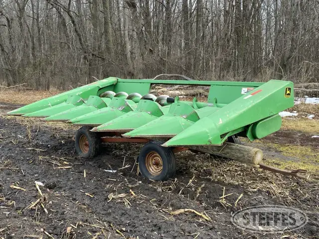 John Deere 643