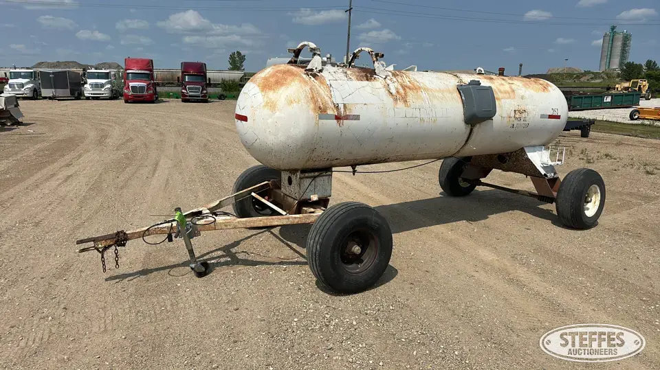 1,000 gal. fuel trailer Fuel-Lube Trailer