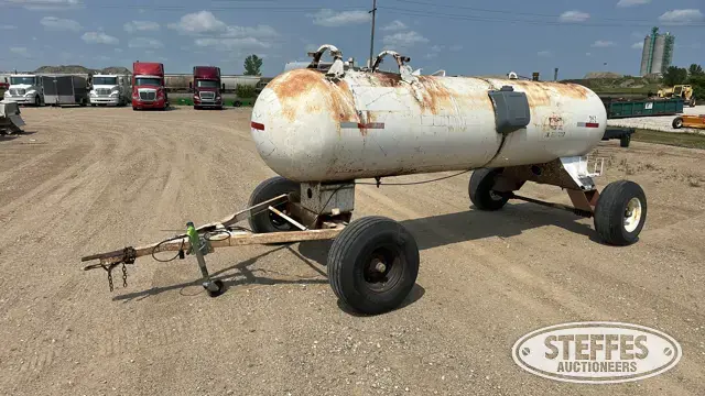1,000 gal. fuel trailer