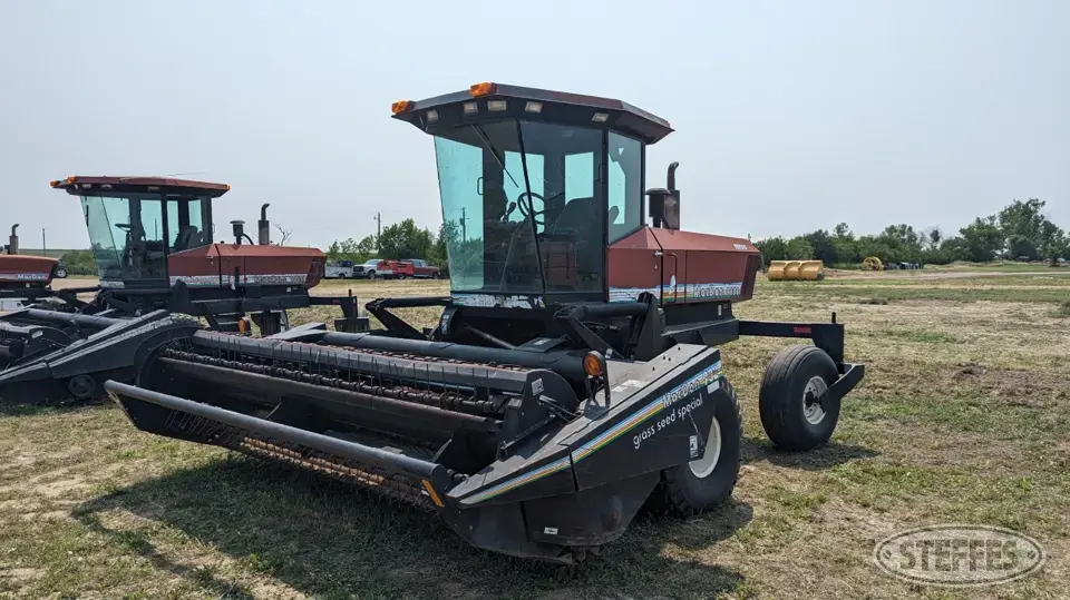1994 MacDon 9000 Self-Propelled Windrower