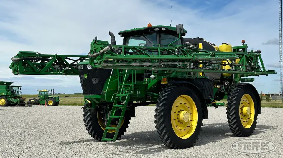 2016 John Deere R4045 Self-Propelled Sprayer