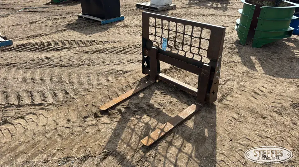 Bobcat skid steer pallet forks Skid Steer Fork
