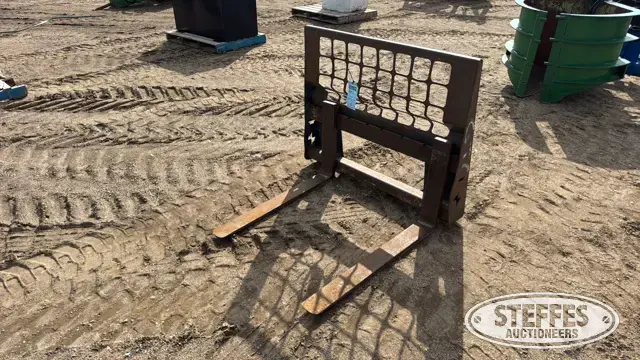 Bobcat skid steer pallet forks