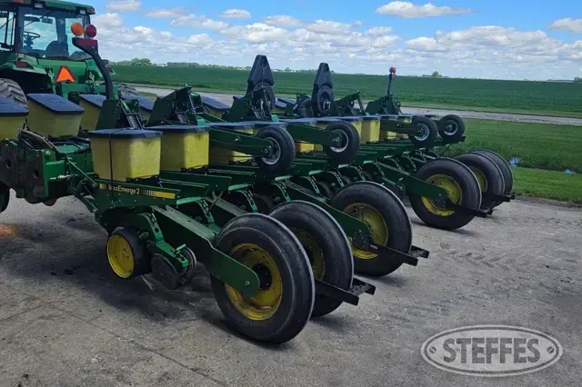 John Deere 7300