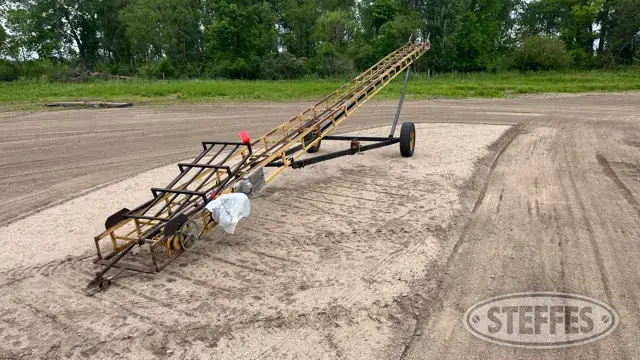 Hay conveyor